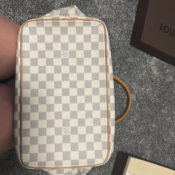 Louis Vuitton White and Tan Shoulder Bag - Picture 5 of 9